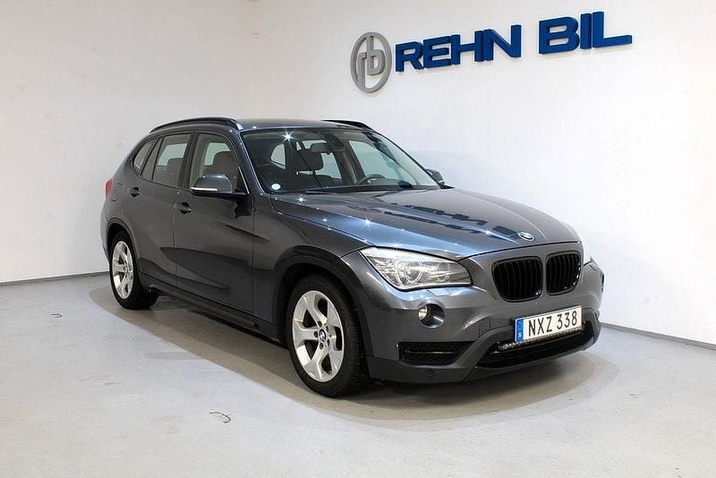 Grå Begagnad 2013 BMW X1 Sport Line SUV | 119 000 kr (Marknadspris) - Bild 1/4