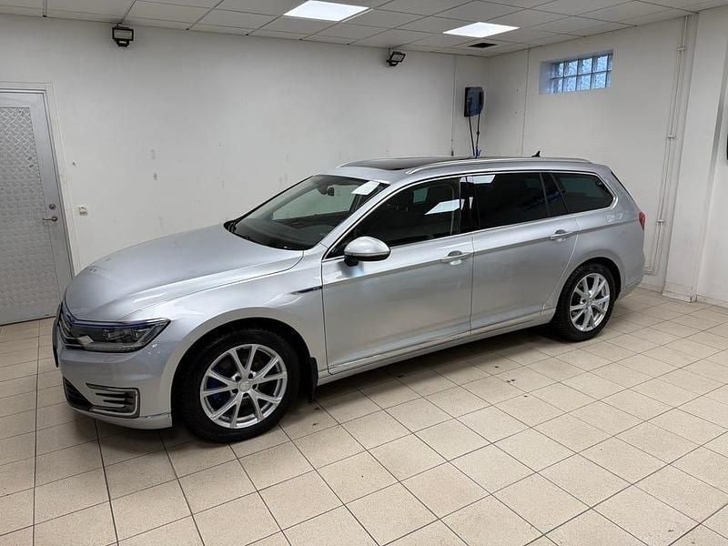 Begagnad 2018 VW Passat GTE Kombi | 159 000 kr (Marknadspris) - Bild 1/4