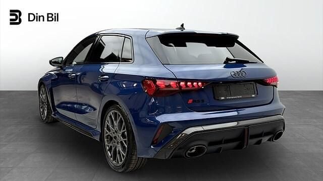 Begagnad Audi RS3 Sportback 400 HK (294 kW) 2024 Blå Halvkombi