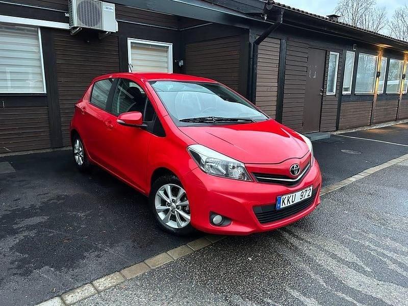 Begagnad 2012 Toyota Yaris Halvkombi | 47 000 kr (Marknadspris) - Bild 1/4