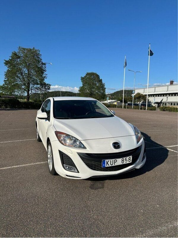 Vit Begagnad 2010 Mazda 3 Inclusive Halvkombi | 29 999 kr (Superpris) - Bild 1/4