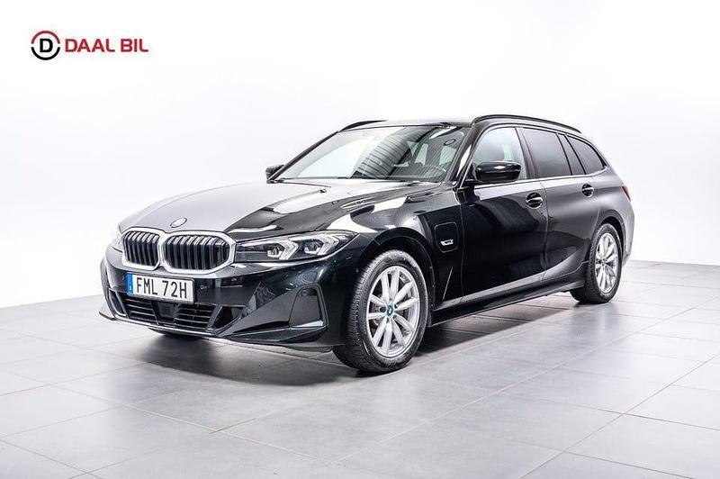 Begagnad BMW 330 Sport Line 292 HK (214 kW) 2023 Svart Kombi