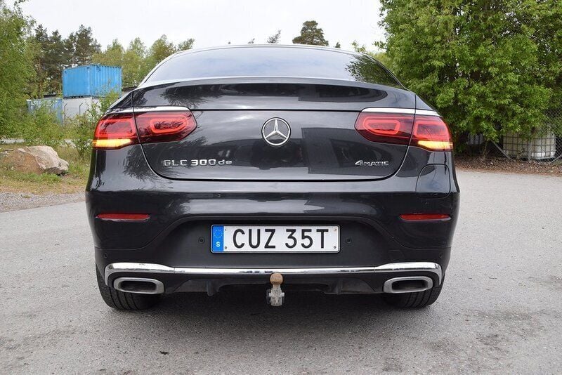 Begagnad Mercedes GLC300e AMG line 306 HK (225 kW) 2020 Grå Sportkupé