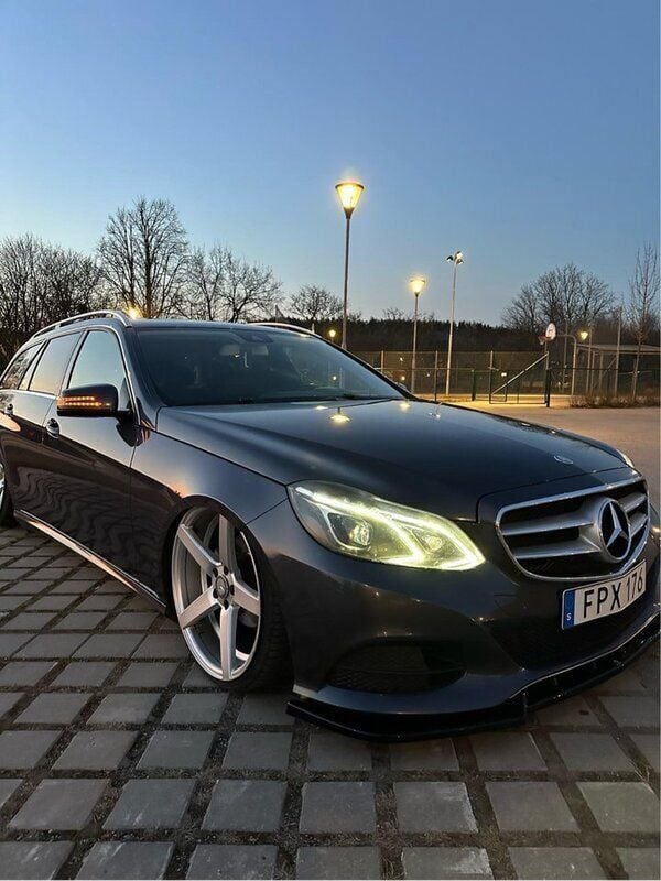 Blå Begagnad 2016 Mercedes E220 Kombi | 169 000 kr (Dyr) - Bild 1/3