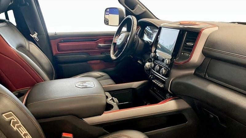 Begagnad RAM 1500 401 HK (294 kW) 2019 Grå Pickup