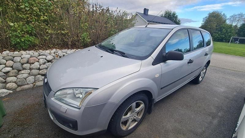 Silver Begagnad 2006 Ford Focus Kombi | 6 000 kr (Superpris) - Bild 1/4