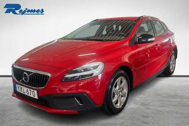 Röd (passion röd) Begagnad 2017 Volvo V40 CC Business Edition Kombi | 174 800 kr (Marknadspris) - Bild 1/4