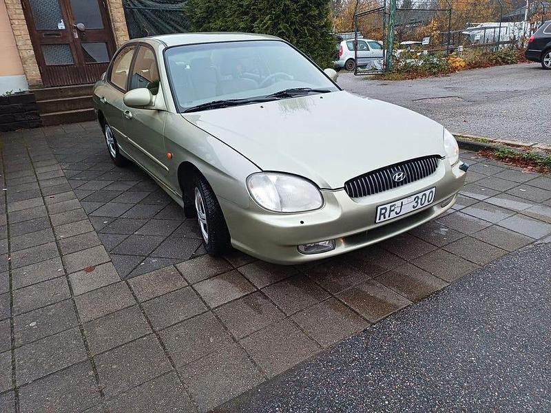 Begagnad Hyundai Sonata 160 HK (117 kW) 2000 Ljusgrön (grön) Sedan