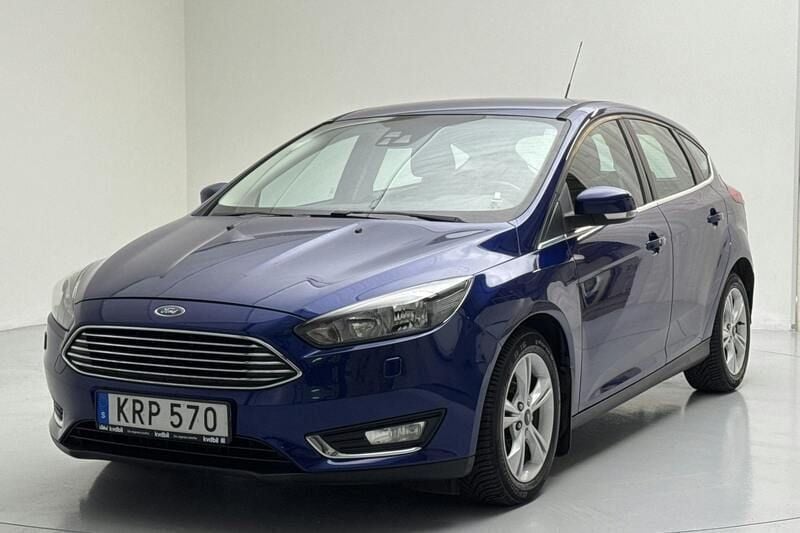 Blå Begagnad 2015 Ford Focus Titanium | 94 900 kr (Marknadspris) - Bild 1/4