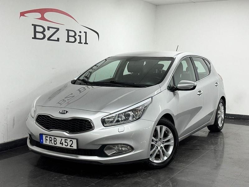 Grå Begagnad 2015 Kia Ceed Comfort Halvkombi | 49 900 kr (Bra pris) - Bild 1/4