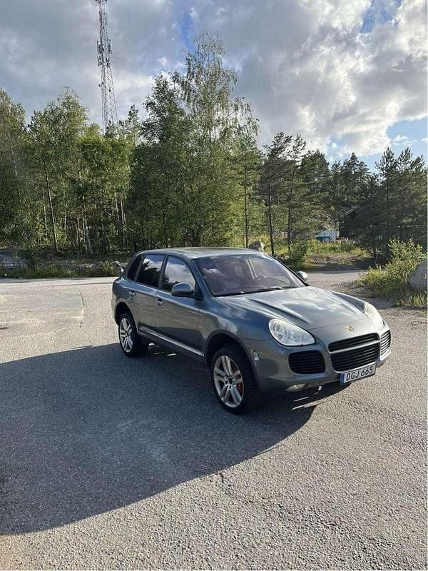 Grå Begagnad 2006 Porsche Cayenne SUV | 92 000 kr - Bild 1/4