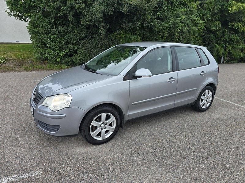 Silver Begagnad 2008 VW Polo Comfortline Halvkombi | 35 000 kr (Lite dyr) - Bild 1/4