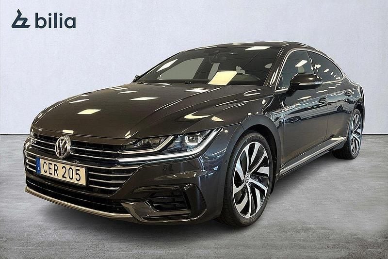 Mörkgrå Begagnad 2018 VW Arteon GT Halvkombi | 269 000 kr (Marknadspris) - Bild 1/4
