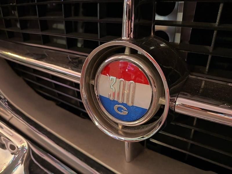 Begagnad Chrysler 300 375 HK (275 kW) 1961 Silver Cab