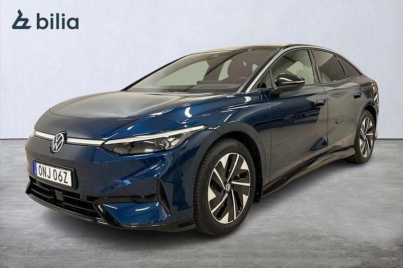 Blå Begagnad 2024 VW ID.7 Pro Sedan | 529 900 kr (Superpris) - Bild 1/4
