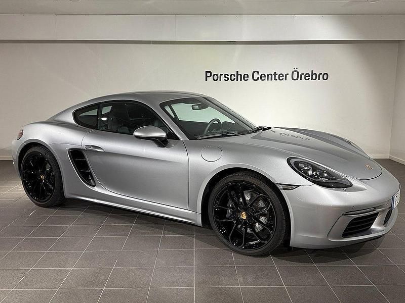 Silver (gt silver metallic) Begagnad 2023 Porsche 718 Cayman Edition Sportkupé | 859 000 kr - Bild 1/4