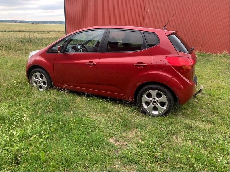 Röd Begagnad 2013 Kia Venga Comfort Halvkombi | 40 000 kr (Bra pris) - Bild 1/4