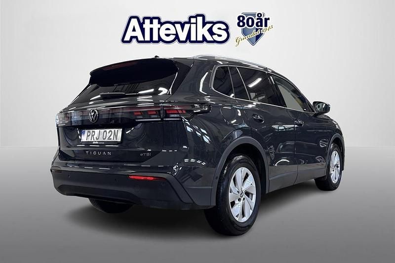 Begagnad VW Tiguan Life 151 HK (111 kW) 2024 Mörkgrå SUV