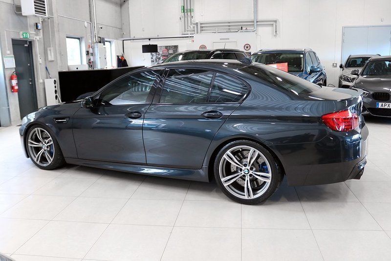 Bmw m5 akrapovic