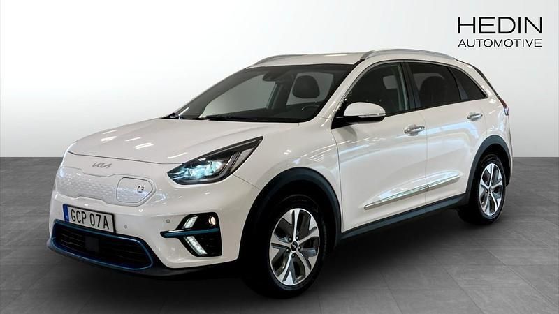 Vit (white) Begagnad 2022 Kia e-Niro 3 SUV | 299 000 kr (Lite dyr) - Bild 1/4