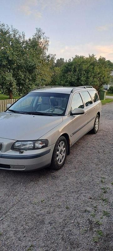 Grå Begagnad 2002 Volvo V70 Kombi | 16 000 kr (Bra pris) - Bild 1/4