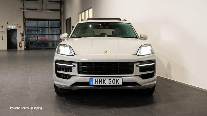 Begagnad Porsche Cayenne 305 HK (224 kW) 2023 Grå SUV
