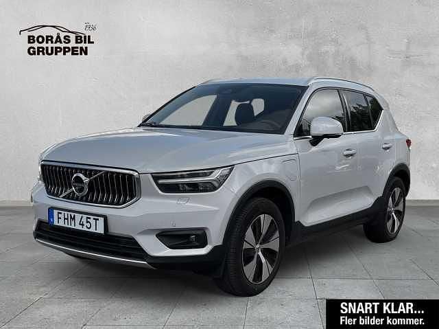Silver Begagnad 2021 Volvo XC40 Inscription SUV | 329 000 kr (Marknadspris) - Bild 1/4