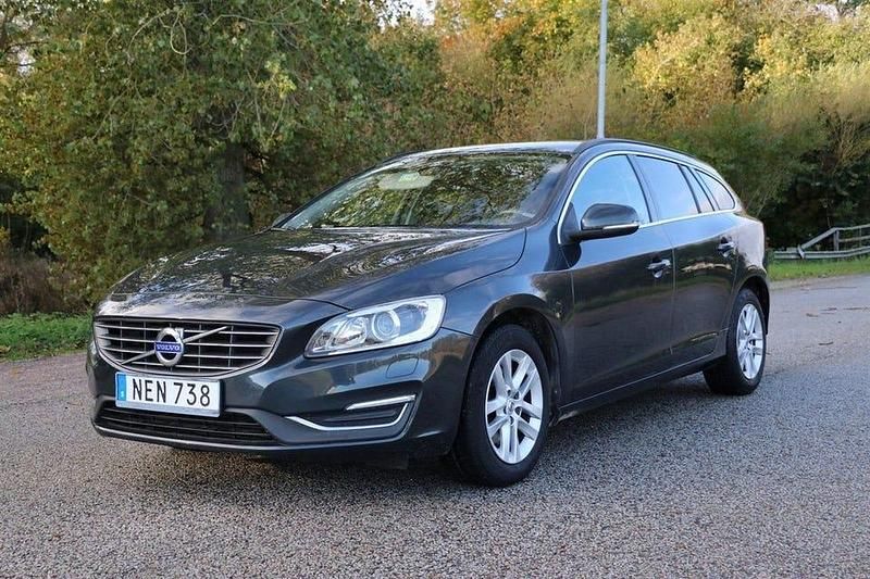 Begagnad Volvo V60 Momentum 190 HK (139 kW) 2016 Grå Kombi