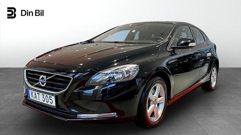 Svart Begagnad 2015 Volvo V40 Halvkombi | 129 900 kr (Marknadspris) - Bild 1/4