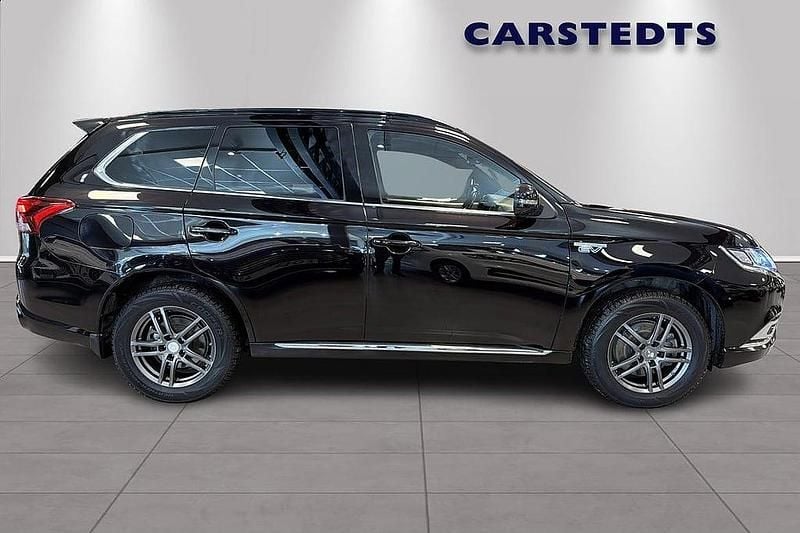 Begagnad Mitsubishi Outlander P-HEV 135 HK (99 kW) 2019 Svart SUV