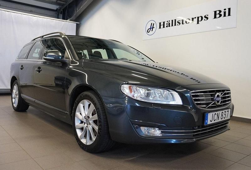 Grå Begagnad 2016 Volvo V70 Momentum Kombi | 149 900 kr (Marknadspris) - Bild 1/4