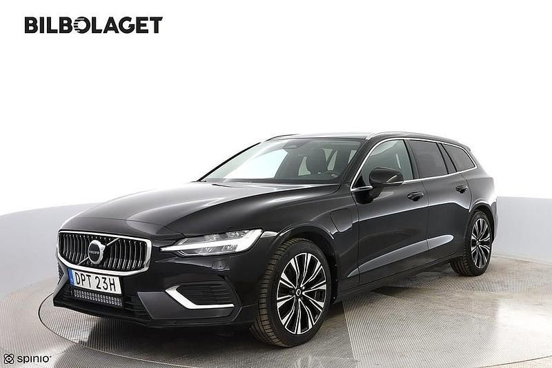 Svart Begagnad 2022 Volvo V60 Core Kombi | 309 800 kr (Marknadspris) - Bild 1/4