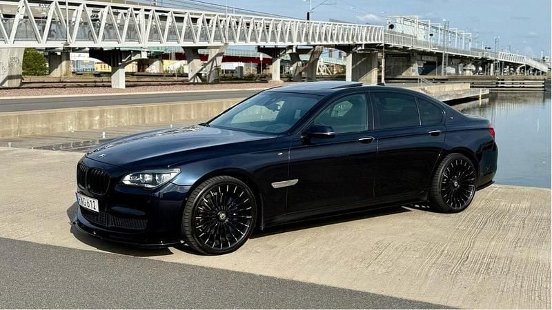 Begagnad 2015 BMW 740 Comfort Edition Sedan | 359 900 kr - Bild 1/4