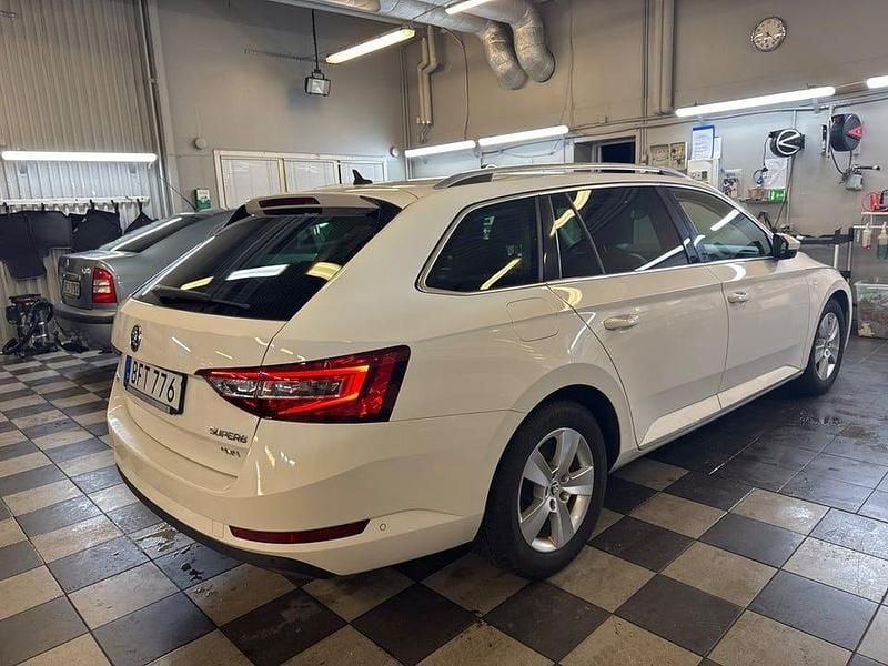 Begagnad Skoda Superb Business Line 190 HK (139 kW) 2018 Vit Kombi
