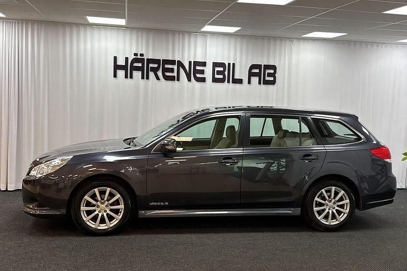 Begagnad Subaru Legacy 167 HK (122 kW) 2011 Graphite gray metallic Kombi