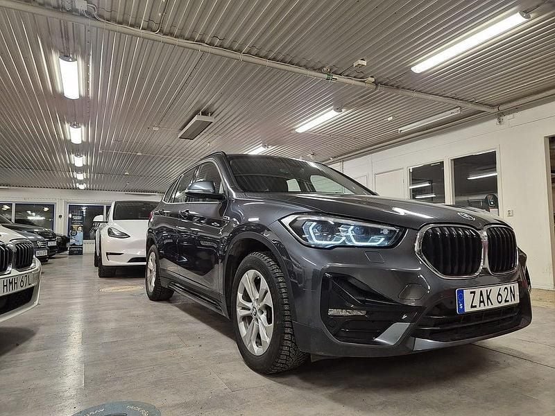 Begagnad BMW X1 Sport Line 125 HK (91 kW) 2022 Grå SUV