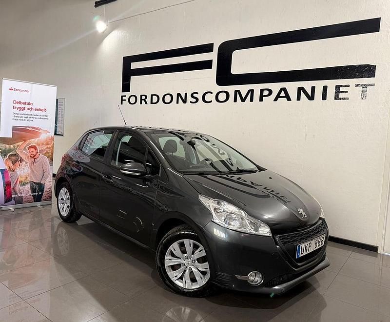 Mörkgrå (grå) Begagnad 2013 Peugeot 208 Halvkombi | 59 900 kr (Lite dyr) - Bild 1/4