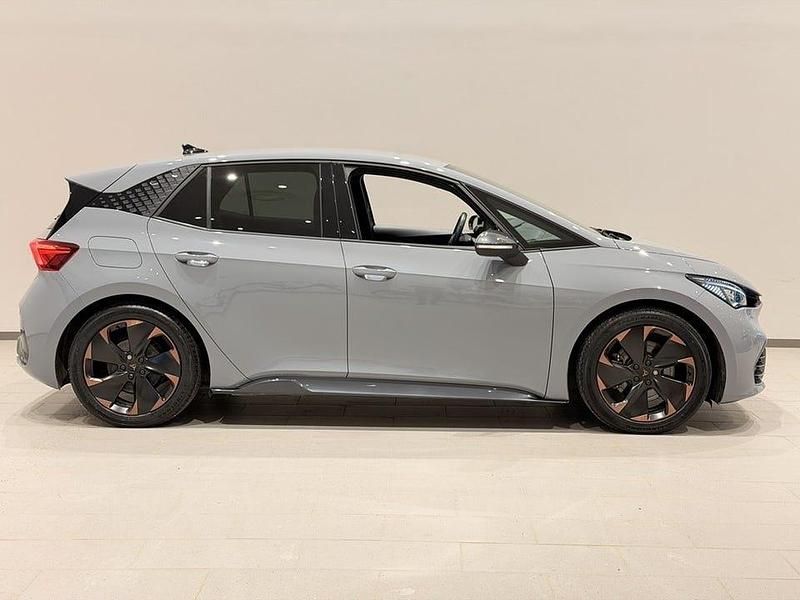 Begagnad Cupra Born e-Boost 169 kW (231 HK) 2023 Grå Halvkombi