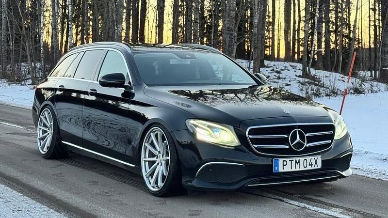 Begagnad Mercedes E220 Avantgarde 163 HK (119 kW) 2019 Svart