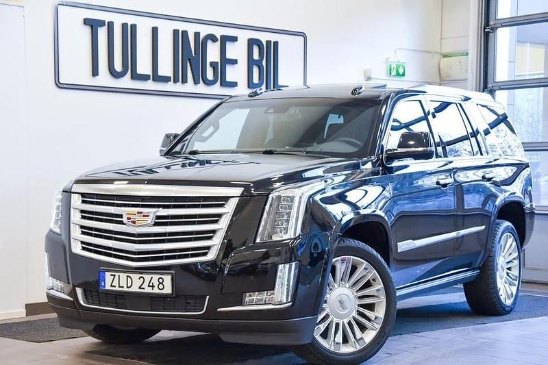Svart Begagnad 2017 Cadillac Escalade SUV | 564 900 kr (Bra pris) - Bild 1/4