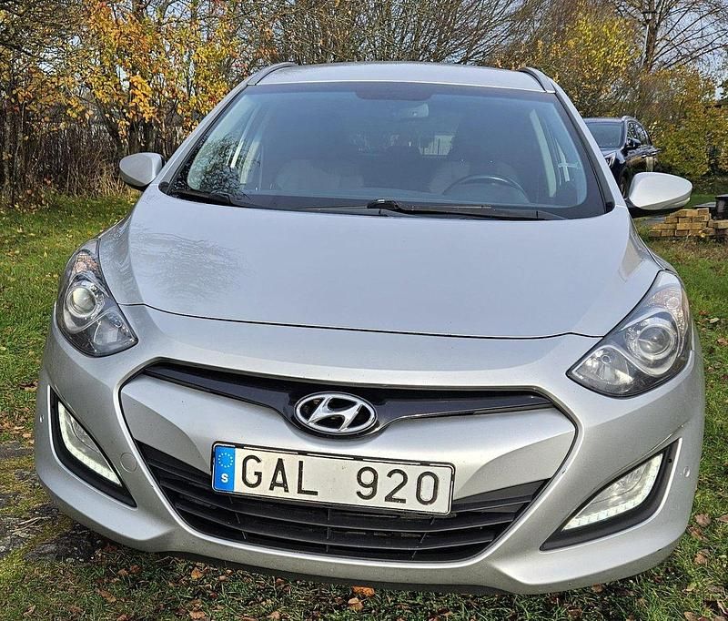 Silver Begagnad 2014 Hyundai i30 Kombi | 55 000 kr (Marknadspris) - Bild 1/4