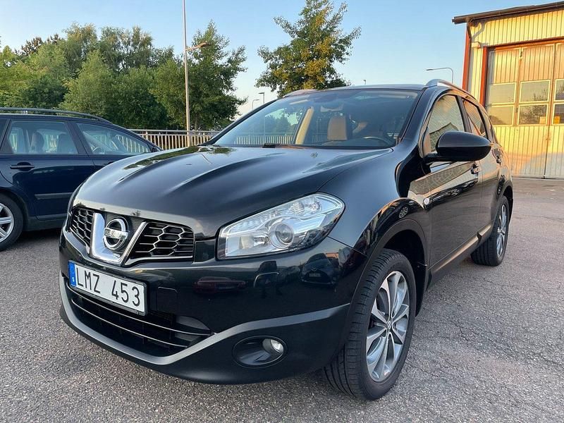 Svart Begagnad 2010 Nissan Qashqai SUV | 59 000 kr (Lite dyr) - Bild 1/4