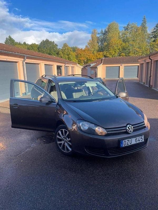 Brun Begagnad 2012 VW Golf VII Kombi | 45 000 kr (Bra pris) - Bild 1/4