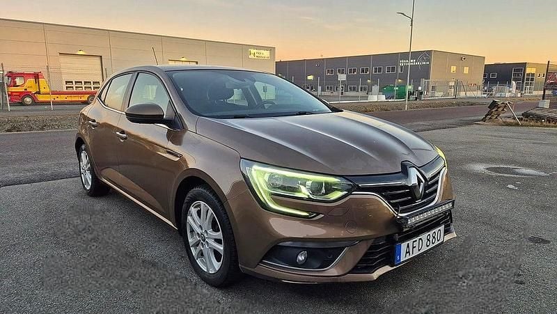Okänd Begagnad 2016 Renault Mégane IV Halvkombi | 79 900 kr (Marknadspris) - Bild 1/4