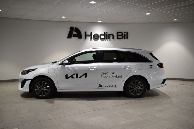 Begagnad Kia Ceed Sportswagon Advance 142 HK (104 kW) 2024 Vit Kombi