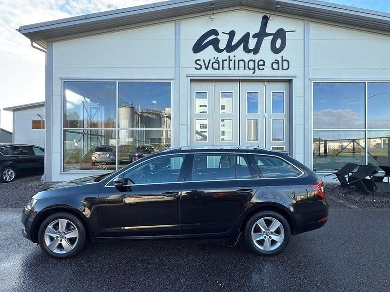 Begagnad Skoda Octavia Style 150 HK (110 kW) 2018 Svart Kombi