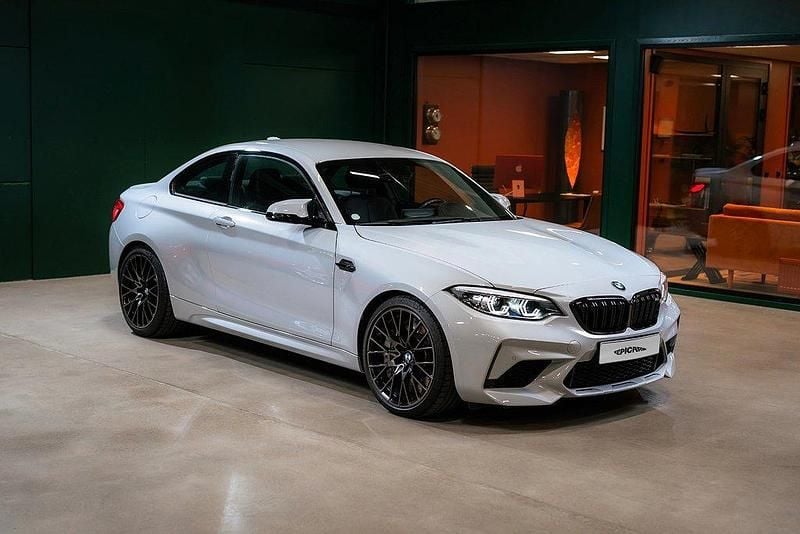 Silver Begagnad 2019 BMW M2 Competition Edition Sportkupé | 619 900 kr (Lite dyr) - Bild 1/4