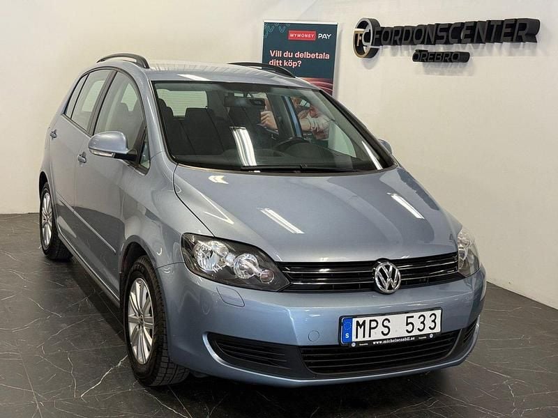 Ljusblå Begagnad 2010 VW Golf Plus Cross Minibuss | 79 900 kr (Marknadspris) - Bild 1/4