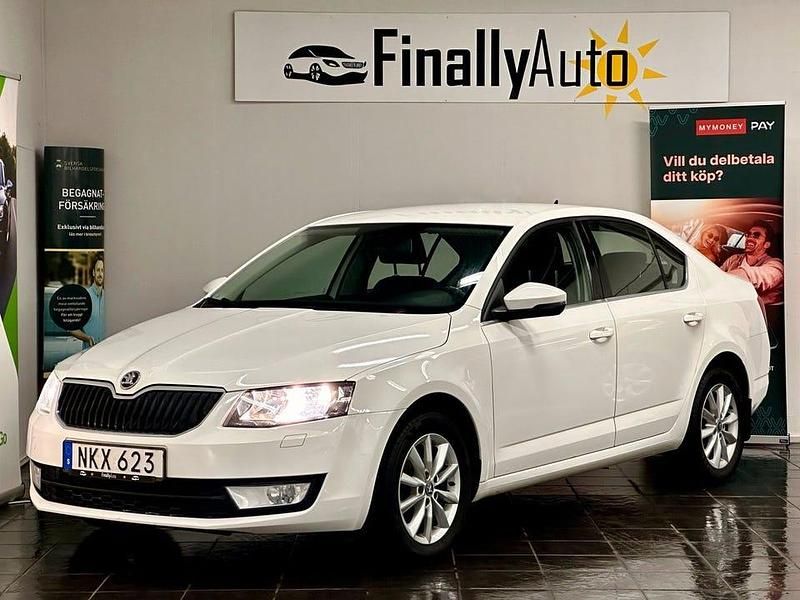 Vit Begagnad 2014 Skoda Octavia Ambition Halvkombi | 94 900 kr (Marknadspris) - Bild 1/4