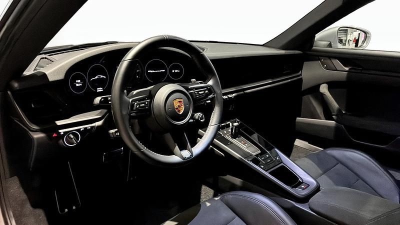 Begagnad Porsche 911 Carrera GTS 480 HK (353 kW) 2022 Silver Sportkupé